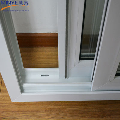 풍수 방지 기능 에너지 절약 장점으로 UPVC 수직 유리 쌍 슬라이딩 유리