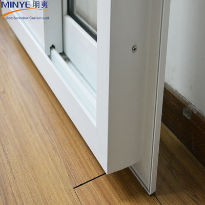 풍수 방지 기능 에너지 절약 장점으로 UPVC 수직 유리 쌍 슬라이딩 유리