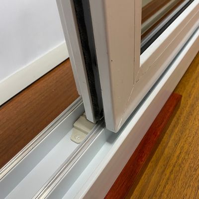 검은색 외부 흰색 내부 PVC 슬라이딩 창
