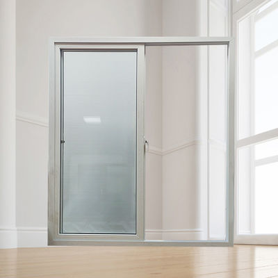 허리케인 발코니 보호 및 좋은 밀폐를 위해 듀얼 템퍼드 유리 비닐 문