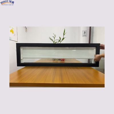 아름다운 고정된 창문과 내장된 울타리 소음 격리 및 개인 정보 보호