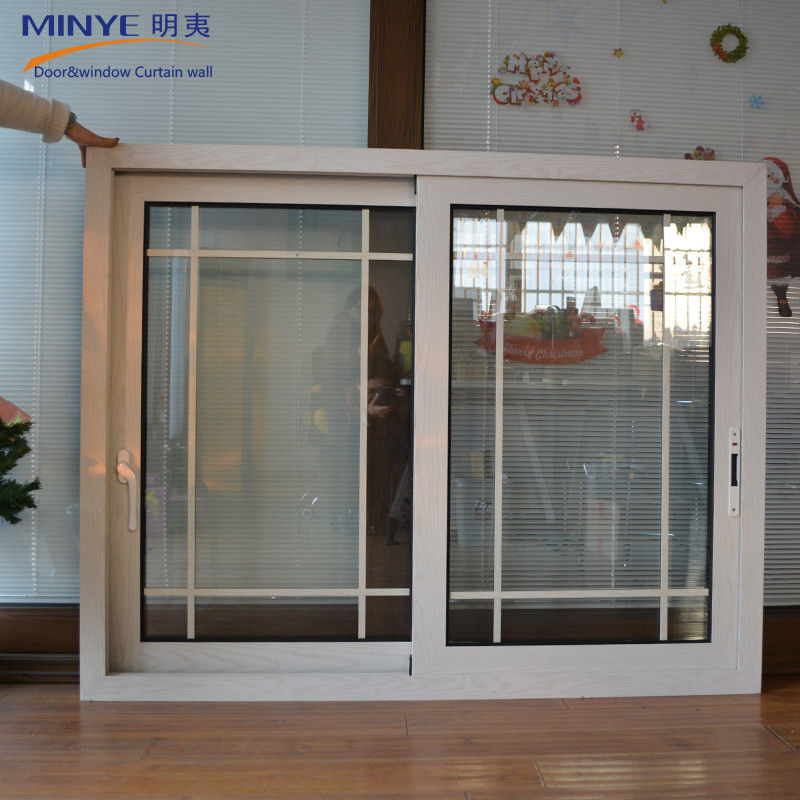 1.4mm-2.0mm 프로파일 두께와 그리드 필요에 맞춘 철창 창 그리드 디자인