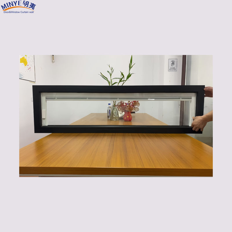 아름다운 고정된 창문과 내장된 울타리 소음 격리 및 개인 정보 보호